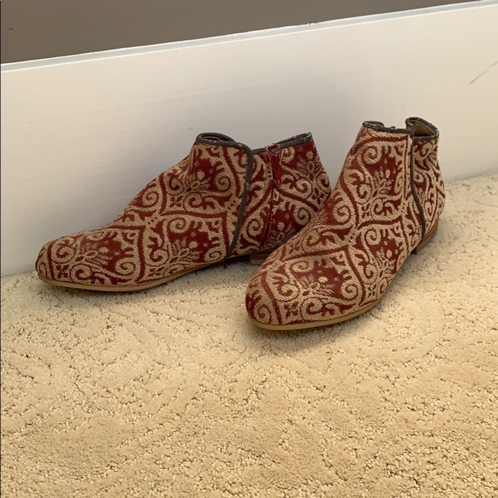 Billabong booties